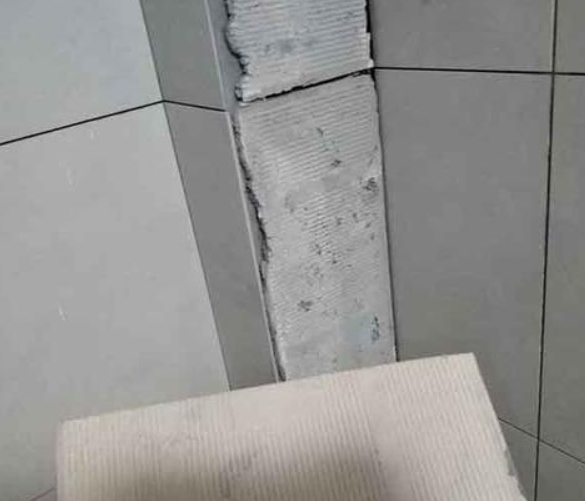 青冈瓷砖空鼓维修公司分享下厨房瓷砖脱落的补救措施。